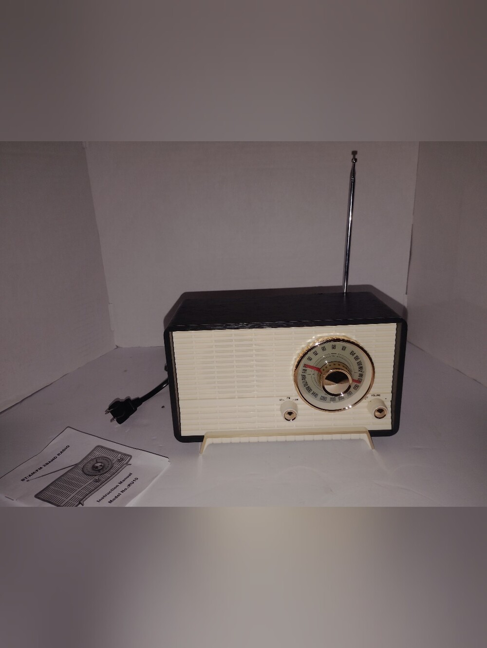 BT/AM/FM 2-Band Radio Model No. RU10 Black & Cream